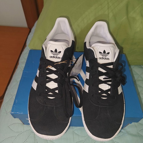 Adidas Originals Gazelle Unisex sneakers new, size 39, black and white