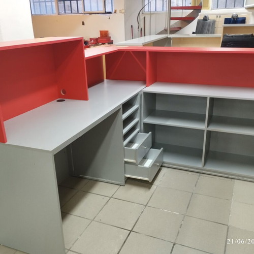 Reception desk red like new, dimensions 180x180x110 cm