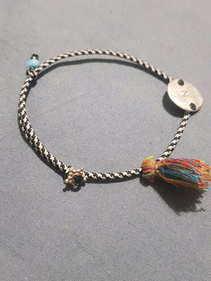 Χειροποίητο βραχιόλι με ασημένιες λεπτομέρειες και μονόγραμμα Ν σαν καινούργιο