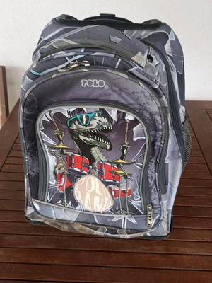 School bag used with wheels and foldable handle