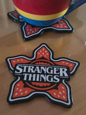 Σουβέρ Stranger Things καινούργιο με 5 αντιολισθητικά grips
