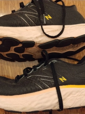 New Balance athletic shoes size 40 used, black and beige