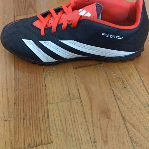 Adidas Predator Club TF kids' football shoes, size 38, black and red