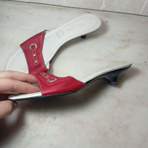 Vintage women's mules Y2K style with low kitten heel, like new