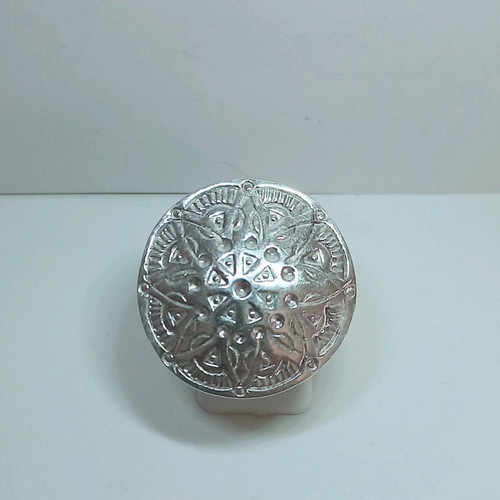 Ring 9.25 silver carved impressive like new with adjustable size