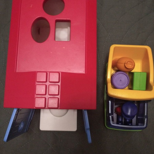Playmobil garage with truck like new with all accessories