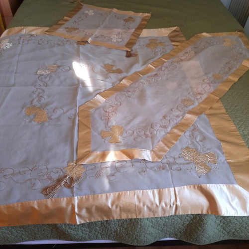 Christmas set of three pieces used