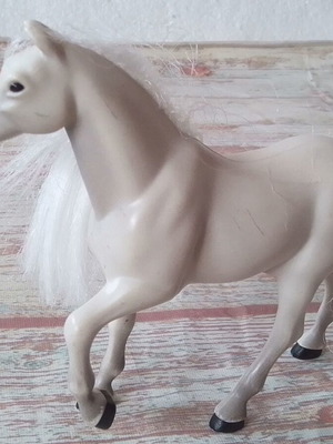 Vintage αλογάκι White Horse με πλεξούδα μεταχειρισμένο (1988 HG Toys)