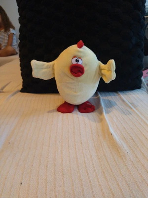Chicken doll like new, sings and dances "the ducklings"