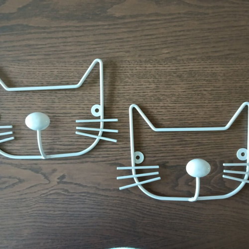 Metal Cat Wall Hooks set of 2 used, light gray