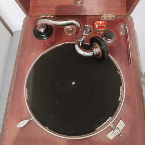 Gramophone from 1910 like new in excellent condition