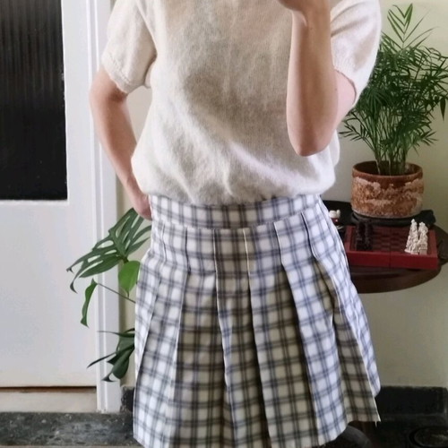 White-cream pullover size L like new