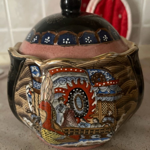 Satsuma vase antique like new