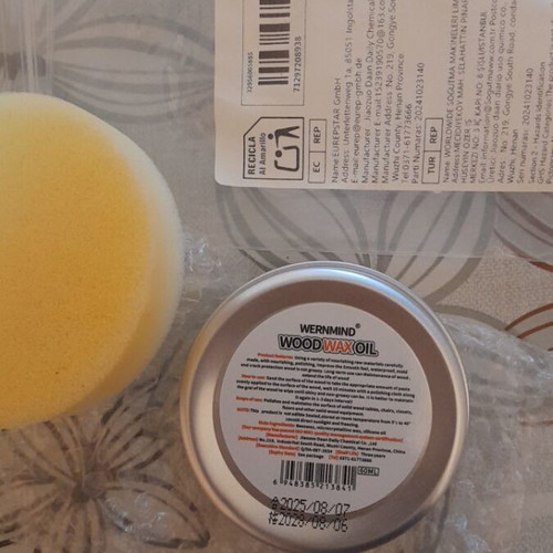 Furniture repair kit like new, 2 markers and wood wax