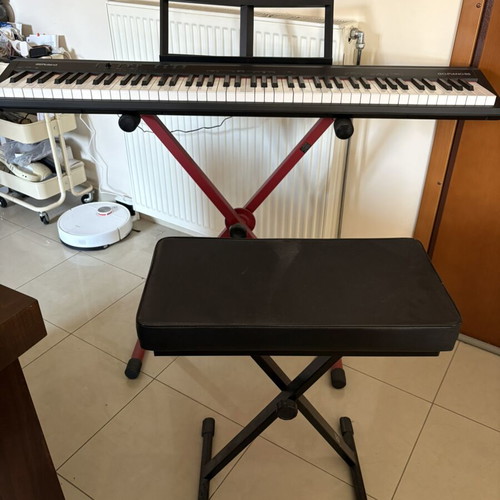 Electric piano like new with stand and stool