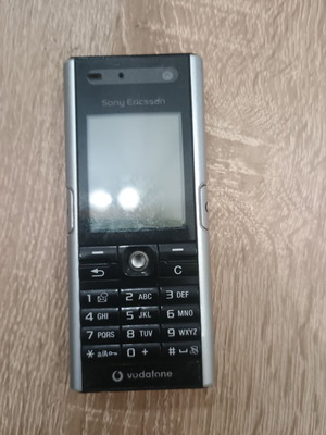 Sony Ericsson V600i phone used, fully functional with charger