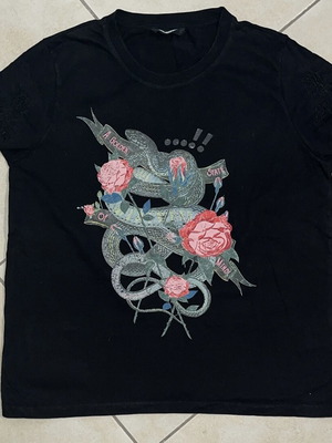 Desigual Women T-Shirt black with snake and roses graphic print size M like new