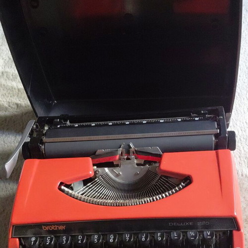 Brother Deluxe 220 Typewriter like new with Greek keyboard