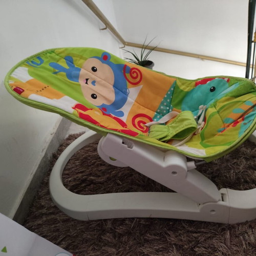 Kangaroo baby set like new with chair, relax and car seat