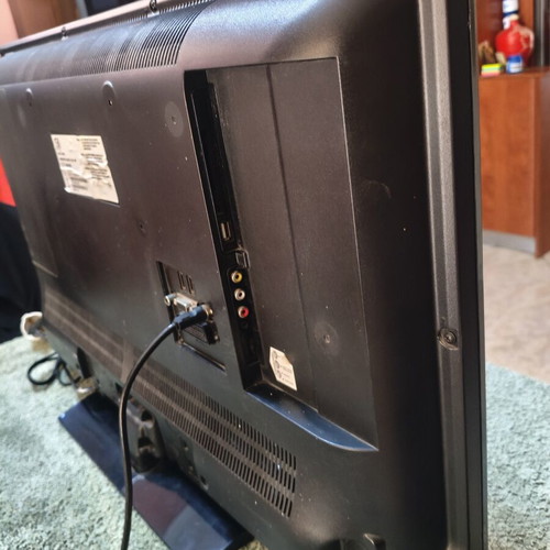 F&U FL32408 LED TV like new