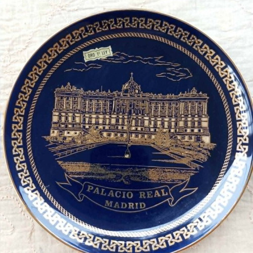 Decorative porcelain plates like new, set of 2, dark blue with gold