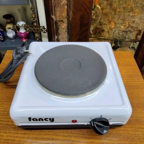 Fancy 0112 tabletop kitchen stove like new, white