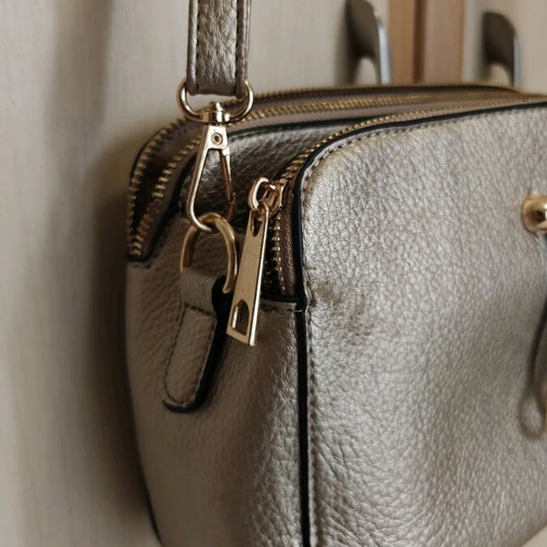 Shoulder bag in metallic gold color like new