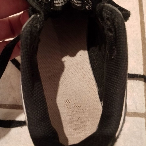 Nike athletic shoes size 34 used, black and white
