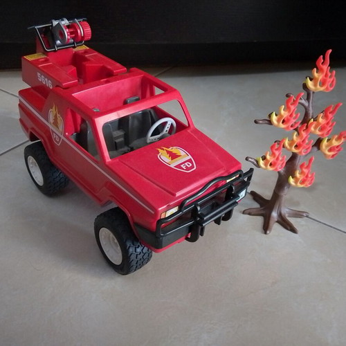 Playmobil fire truck used, 24cm length and 16cm height