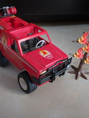 Playmobil fire truck used, 24cm length and 16cm height