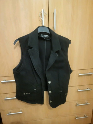 Black vest like new, size L