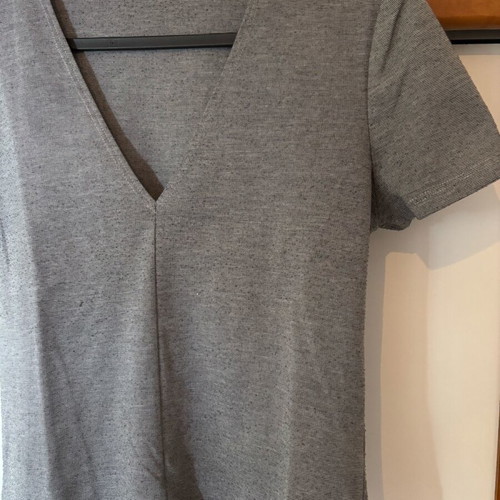 Zara blouse with V neckline gray like new, size S