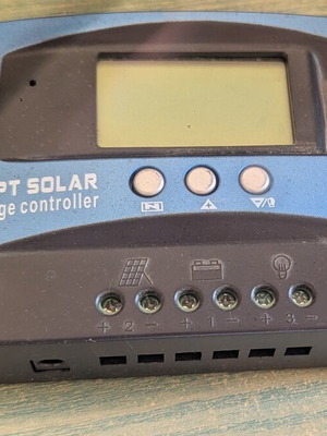 MPPT Solar Charge Controller B100 A 12/24V 100A with LCD and USB