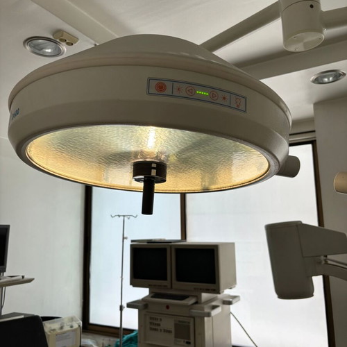 Surgical Light 250,000 LUX GIMA like new