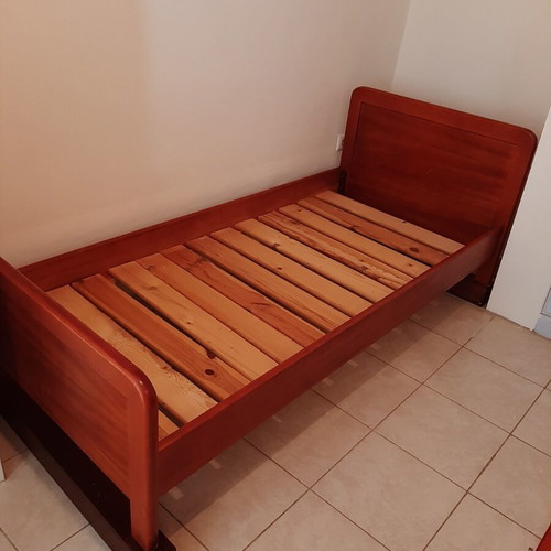 Single bed made of solid wood like new, brown