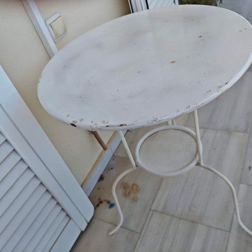 Metal Round Outdoor Table used, white with lower shelf