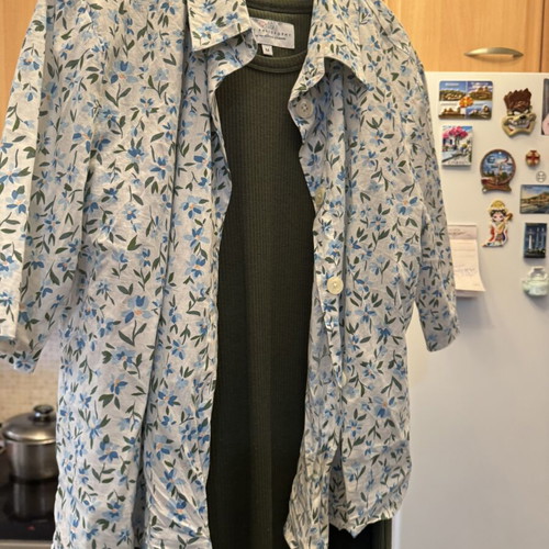 Benetton shirt medium multicolor like new with floral pattern