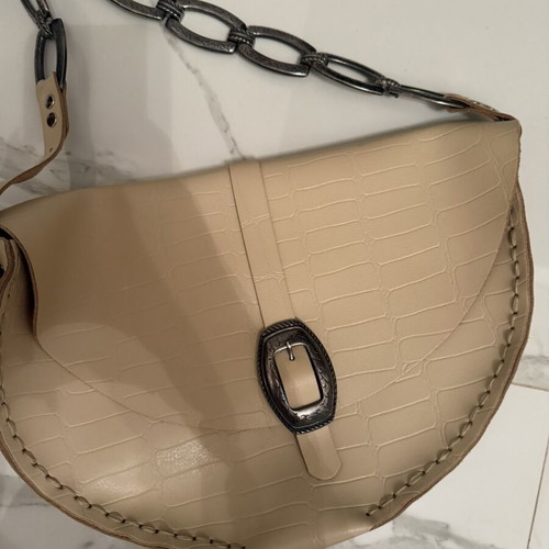 Individual leather bag like new, beige, hand-held