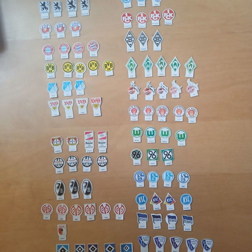 Cardboard badges of 28 German football teams, 106 pieces