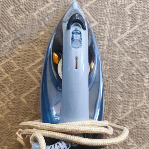 Philips Azur Performer Plus steam iron used with handle wear