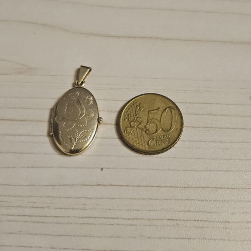 Gold pendant locked 14K like new