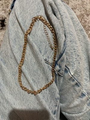 Necklace like new, gold-colored
