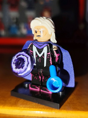 Magneto (The Big M Suit) figure like new, Marvel X-Men '97