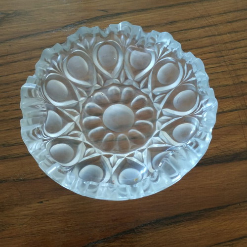 Crystal ashtrays with designs like new