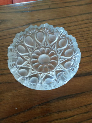 Crystal ashtrays with designs like new