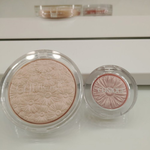 Clinique makeup set new with highlighter Lunar Pop and Lid Pop