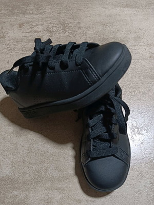Advantage Lifestyle Court Lace Shoes σε άριστη κατάσταση, μέγεθος 28, μαύρα