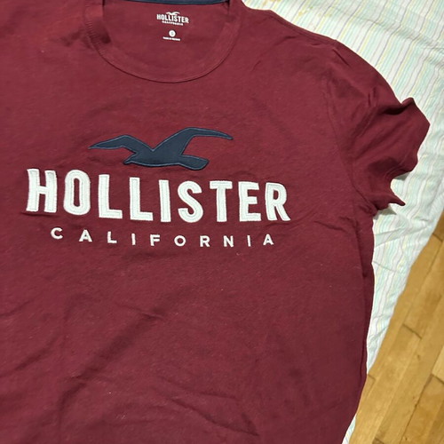 Hollister men's t-shirt size S like new, red