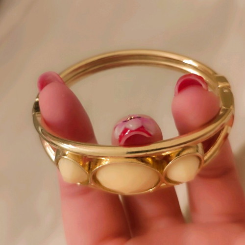 Bracelet with magnetic clasp like new, white and gold