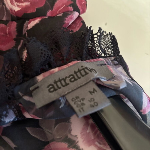 Attrattivo floral blouse size M like new, multicolor